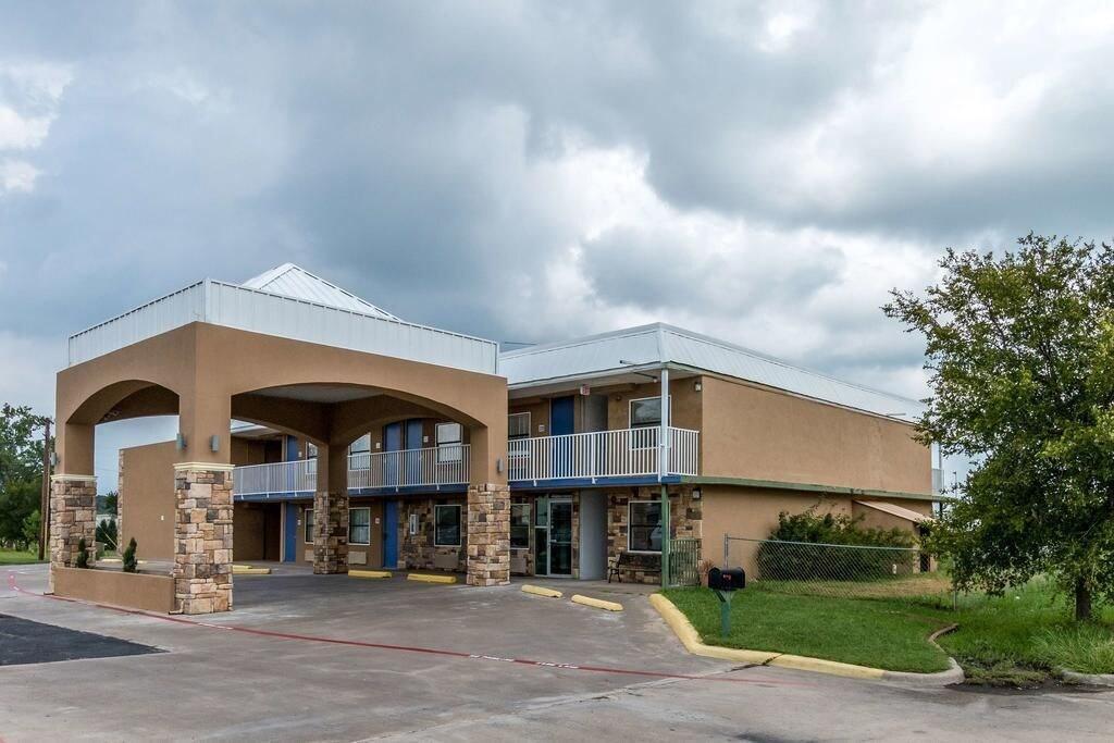 Econo Lodge Mineral Wells Exterior photo